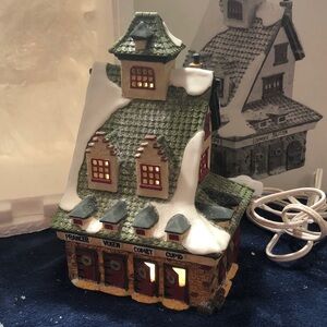 Reindeer Barn/ #5601-4 North Pole Series/ Heritage Village Collection